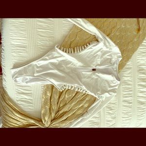 White one oh w medium used once